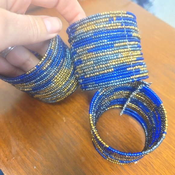 Hand Beaded cuff bracelet - Picture 3 of 3